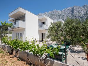 23733797-Ferienwohnung-4-Makarska-300x225-3