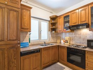 23723642-Ferienwohnung-6-Makarska-300x225-5