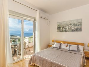 23724542-Ferienwohnung-4-Makarska-300x225-2