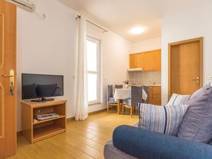 23724544-Ferienwohnung-4-Makarska-300x225-1