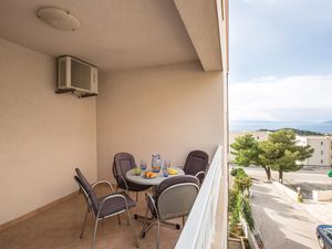 23724544-Ferienwohnung-4-Makarska-300x225-4