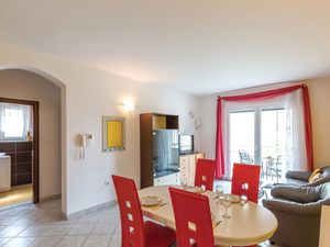 23737956-Ferienwohnung-4-Makarska-300x225-1