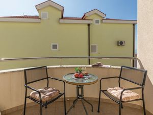 23737956-Ferienwohnung-4-Makarska-300x225-2