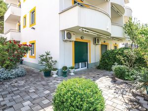 23737956-Ferienwohnung-4-Makarska-300x225-4