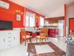 23737962-Ferienwohnung-3-Makarska-300x225-3