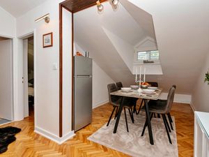 23745587-Ferienwohnung-4-Makarska-300x225-5