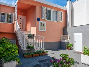 23746762-Ferienwohnung-8-Makarska-300x225-2