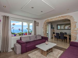 23746762-Ferienwohnung-8-Makarska-300x225-4