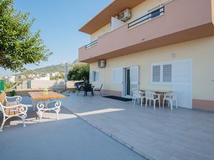 23747731-Ferienwohnung-4-Makarska-300x225-1