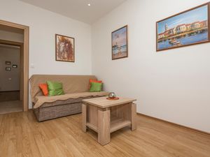 23747731-Ferienwohnung-4-Makarska-300x225-3