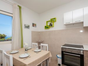 23747731-Ferienwohnung-4-Makarska-300x225-5