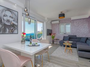 23750535-Ferienwohnung-4-Makarska-300x225-1