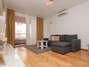 23762956-Ferienwohnung-4-Makarska-300x225-1