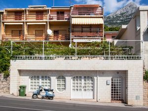 18688041-Ferienwohnung-4-Makarska-300x225-0