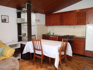 18699142-Ferienwohnung-5-Makarska-300x225-3