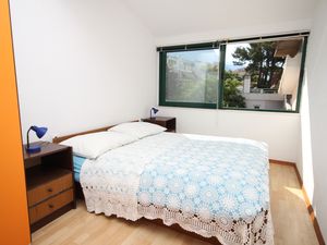 18693780-Ferienwohnung-3-Makarska-300x225-5