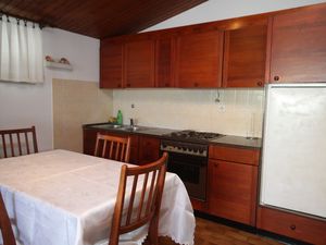 18699142-Ferienwohnung-5-Makarska-300x225-5