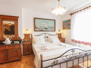 18694069-Ferienwohnung-2-Makarska-300x225-5