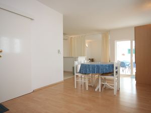 18923597-Ferienwohnung-4-Makarska-300x225-3