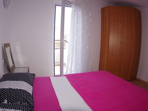 19120484-Ferienwohnung-2-Makarska-300x225-5