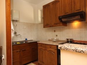 19125803-Ferienwohnung-4-Makarska-300x225-5