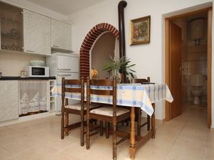 19126742-Ferienwohnung-4-Makarska-300x225-3