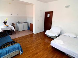 19184403-Ferienwohnung-3-Makarska-300x225-2