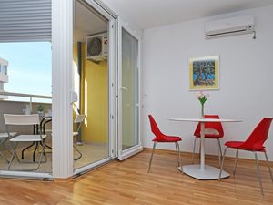 19211689-Ferienwohnung-4-Makarska-300x225-5