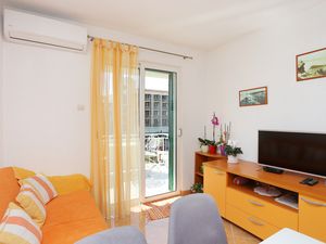 19214621-Ferienwohnung-6-Makarska-300x225-1