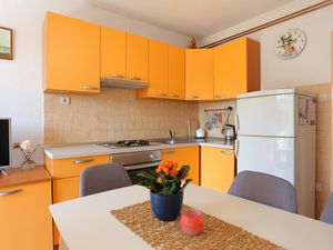 19214621-Ferienwohnung-6-Makarska-300x225-4