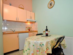 19219462-Ferienwohnung-4-Makarska-300x225-2