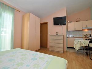 19219462-Ferienwohnung-4-Makarska-300x225-3