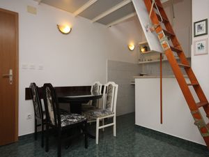 21666525-Ferienwohnung-4-Makarska-300x225-1