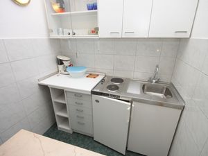 21666525-Ferienwohnung-4-Makarska-300x225-2