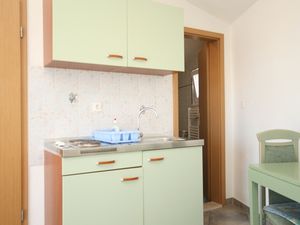 21666531-Ferienwohnung-2-Makarska-300x225-2