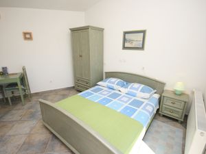 21666531-Ferienwohnung-2-Makarska-300x225-3