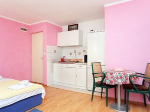 22351157-Ferienwohnung-3-Makarska-300x225-1