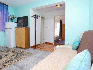 22351047-Ferienwohnung-5-Makarska-300x225-1