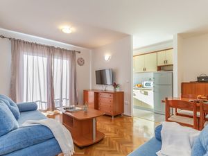 22353689-Ferienwohnung-4-Makarska-300x225-1