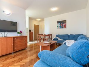 22353689-Ferienwohnung-4-Makarska-300x225-2