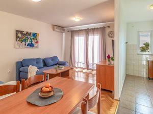 22353689-Ferienwohnung-4-Makarska-300x225-4