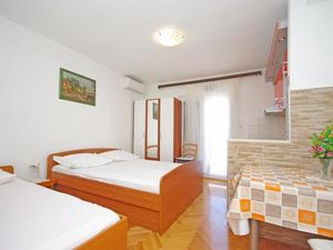 23144581-Ferienwohnung-3-Makarska-300x225-3