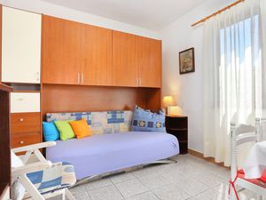 23182221-Ferienwohnung-4-Makarska-300x225-1