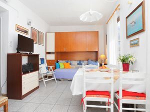 23182221-Ferienwohnung-4-Makarska-300x225-2