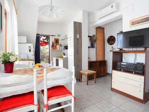 23182221-Ferienwohnung-4-Makarska-300x225-4