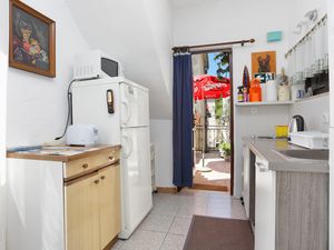 23182221-Ferienwohnung-4-Makarska-300x225-5