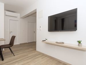 23332510-Ferienwohnung-6-Makarska-300x225-2