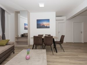 23332510-Ferienwohnung-6-Makarska-300x225-4