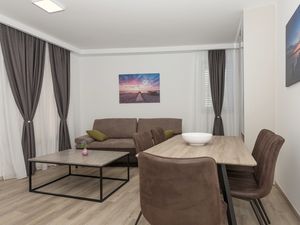 23332510-Ferienwohnung-6-Makarska-300x225-5