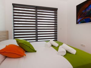 23332537-Ferienwohnung-6-Makarska-300x225-3